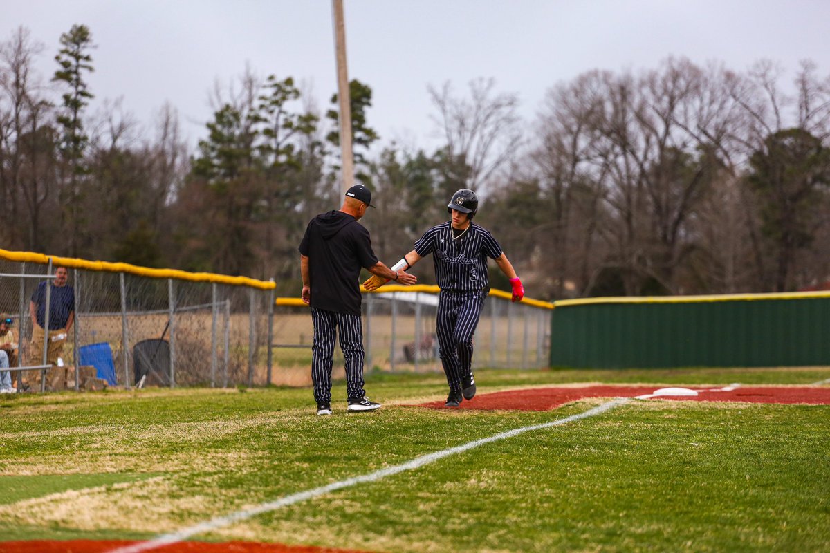 PeytonWells14's tweet photo. Junior year wrapped up. Looking forward to a great summer and senior year.

Hitting-
AVG-  .420
OBP- .552
OPS-  1.112
SLG- .561
45H
30RBI
25BB
11HBP
21SB

Pitching-
54IP
8-2 Record
31H
80K’s
24BB
.778 ERA
.153 BAA https://t.co/KaVvst6Hnq