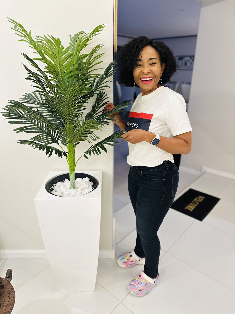 I had a relaxed weekend and even got an opportunity to appreciate my potplant from @yourluxuryhome - check them out on instagram. This plant brought life to my space and the fact that I dont have to water it is a cherry on top! 😜 Love it! ❤️