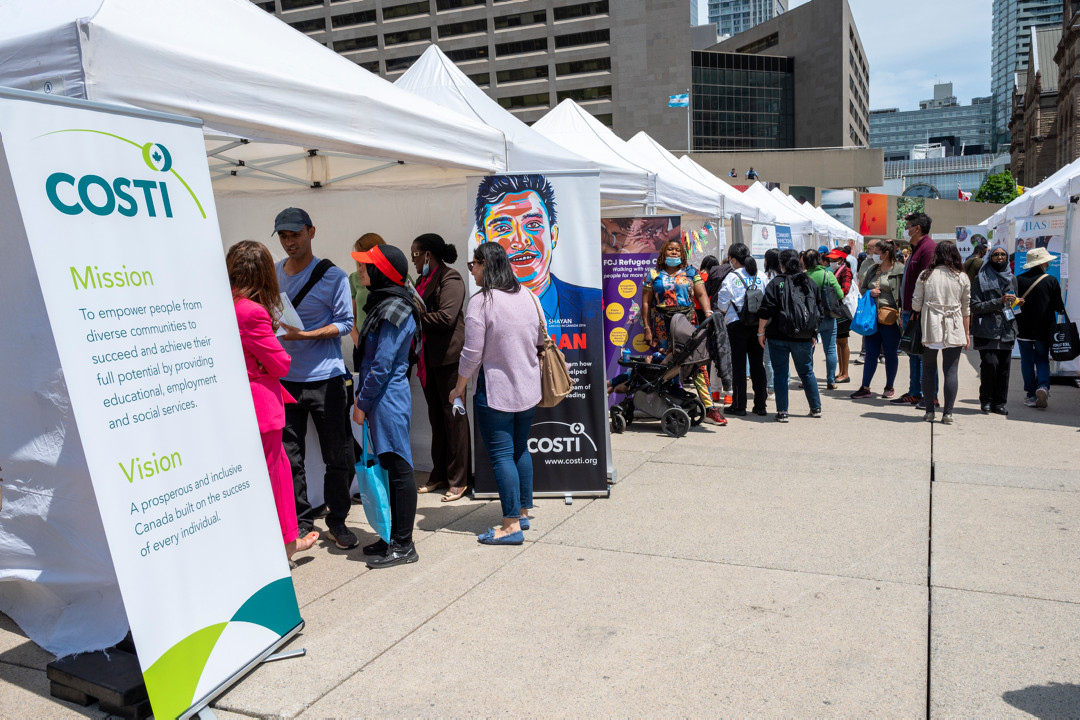 What can you expect at #TOnewcomerDay? 🎶Music 🍢Food 🇨🇦 Info & resources 😃Fun Join us this Thursday at Nathan Phillips Square from 10 a.m. – 3 p.m. Learn more at toronto.ca/NewcomerDay