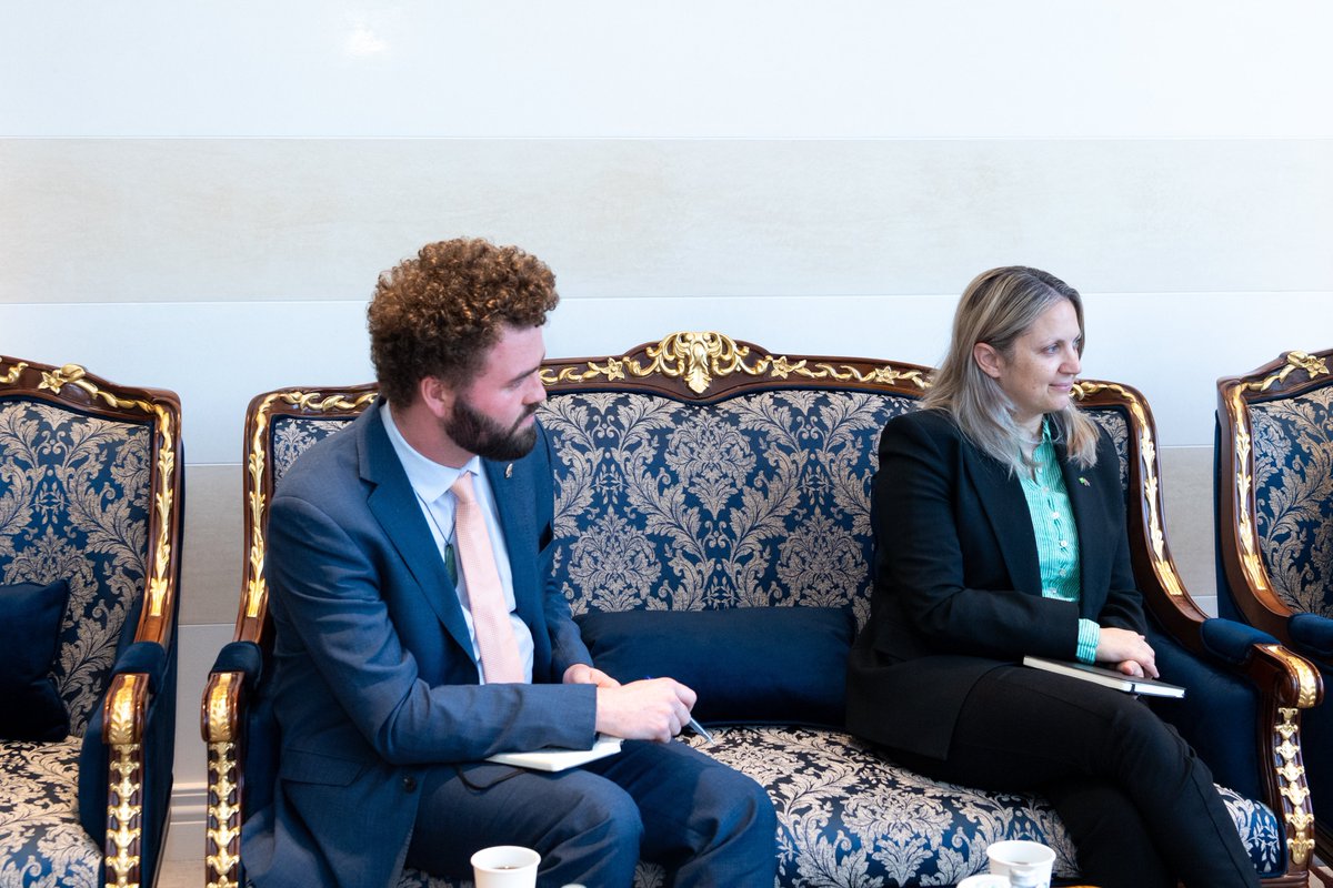 التقى معالي الأمين العام، رئيس هيئة علماء المسلمين، الشيخ د.#محمد_العيسى، في مكتبه بالرياض ظهر اليوم سعادة سفير نيوزيلندا لدى المملكة العربية السعودية، السيد بارني رايلي، والوفدَ المرافقَ له.
وجرى خلال اللقاء استعراضُ عددٍ من الموضوعات ذات الاهتمام المشترك.