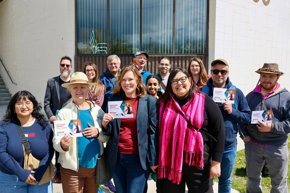 I had a blast out knocking with my good friend and MLA @LizetteNDP and volunteers in Calgary-Klein this weekend.

This team keeps growing every day and I'm so excited for what's to come!  

#ableg #yyc #TeamGanley