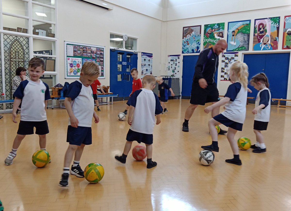 MrsDSGC's tweet photo. Some super skills seen at the Reception ATSA Kickstarterz Taster Session today. Thank you to Jonny and well done to all the children who took part. @MrGSGC https://t.co/seeJzGXIUR