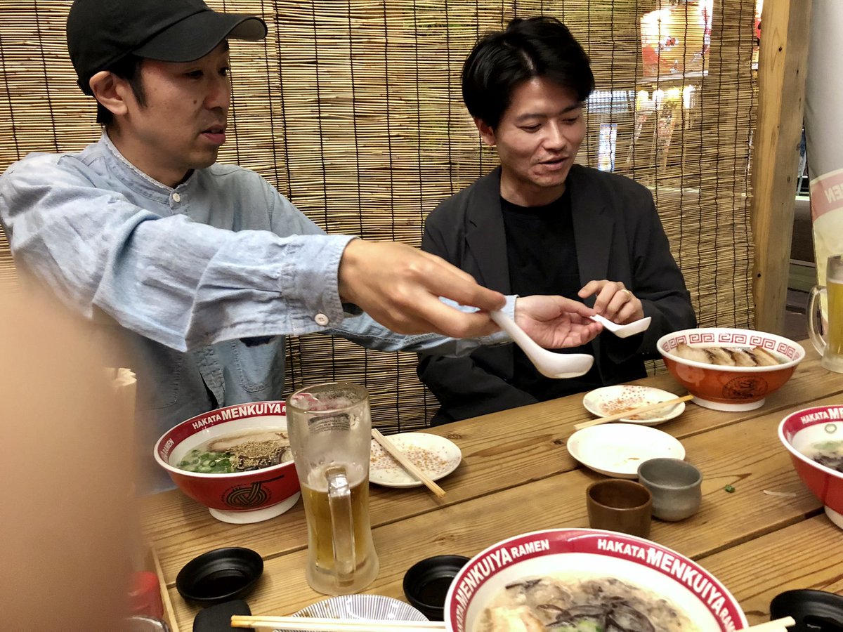 aktombo's tweet photo. FM福岡
午前１時の向こう側の
皆さんと
午前１時まで
その後めんくいやさんポコペポで
米岡誠一さんと
久々種火に火が着きました！ https://t.co/94gRPa7orZ