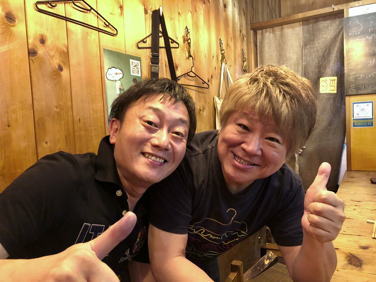 aktombo's tweet photo. FM福岡
午前１時の向こう側の
皆さんと
午前１時まで
その後めんくいやさんポコペポで
米岡誠一さんと
久々種火に火が着きました！ https://t.co/94gRPa7orZ
