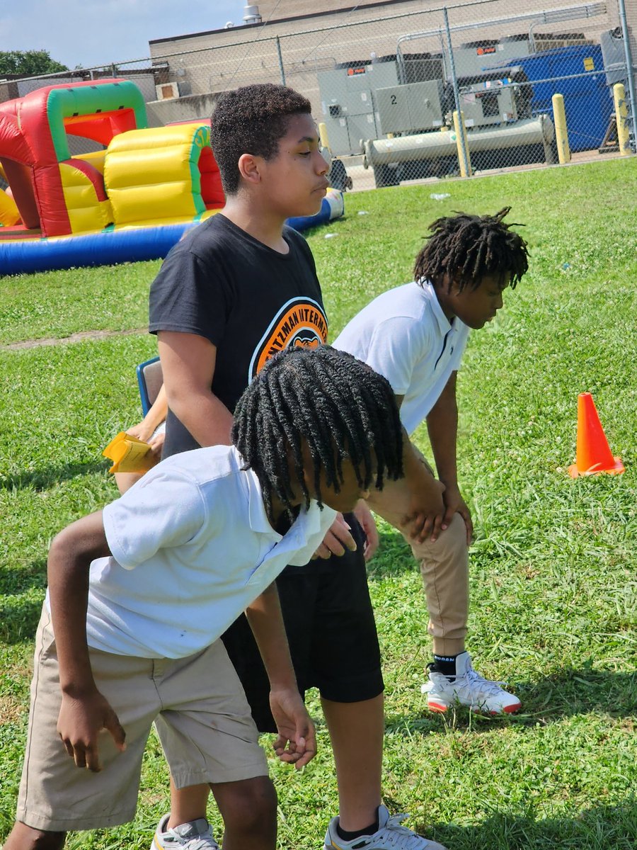 KLZlibrary's tweet image. #fielddayfun