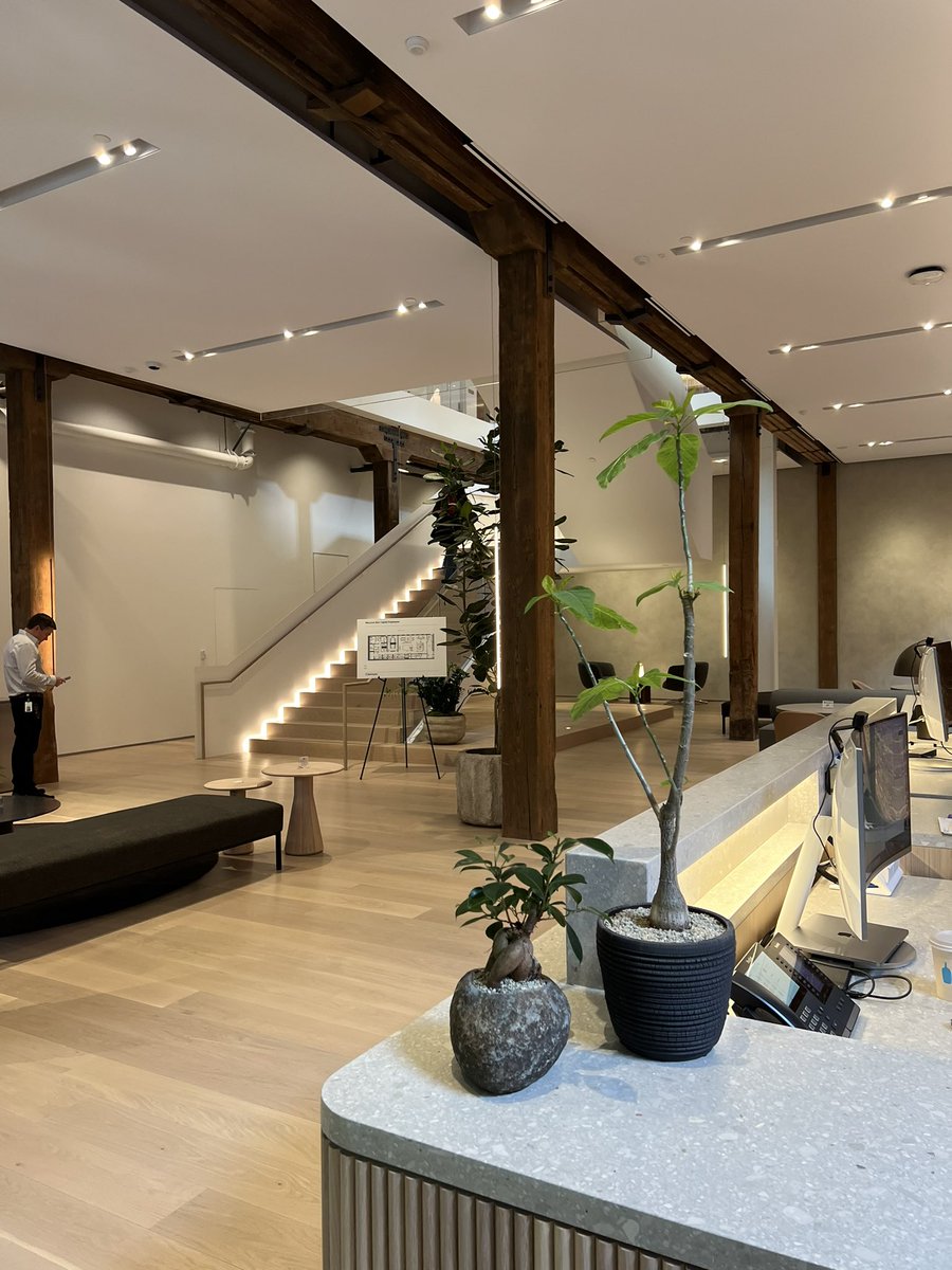 Hello, new office 🙌💙