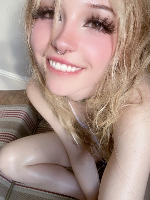 This such a dangerous POV 👀 ... i hope nobody imagines doing explicit things to me while im just sat