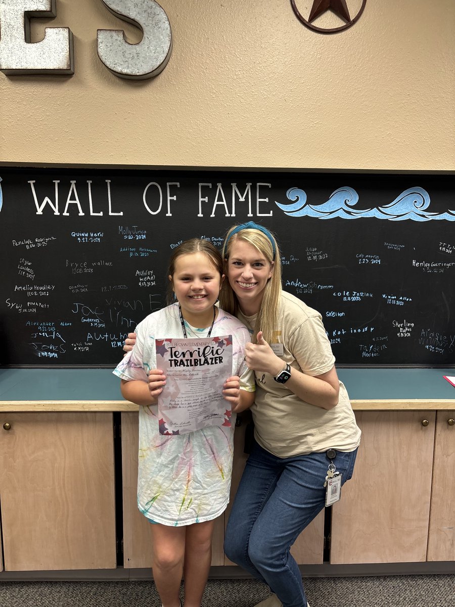 Congrats to Molly in Ms. Ledwell's class for earning a Terrific Trailblazer! She is a wonderful example to students, always has a good attitude, and is caring and considerate of others. Way to go, Molly! #growinggreatness #togetherwethrive #todayincomal @Comalisd @CISDNews