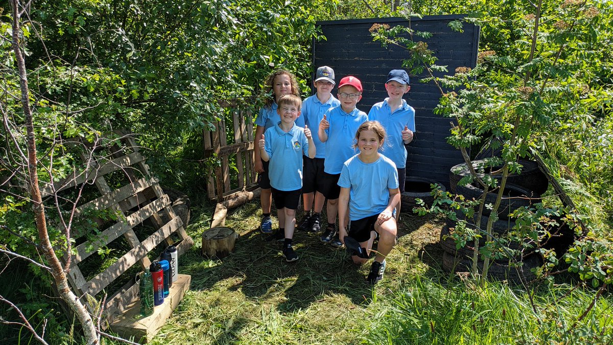 SwissValleyCP's tweet photo. Bl4 planted wild flowers by #CylchCroeso , worked in the #allotment while others worked on their #teambuilding skills by #cooperating and #communicating to build #shelters and #dens #SVCPOutdoors #SVCPGardenAllotment https://t.co/zt1B87rX2u