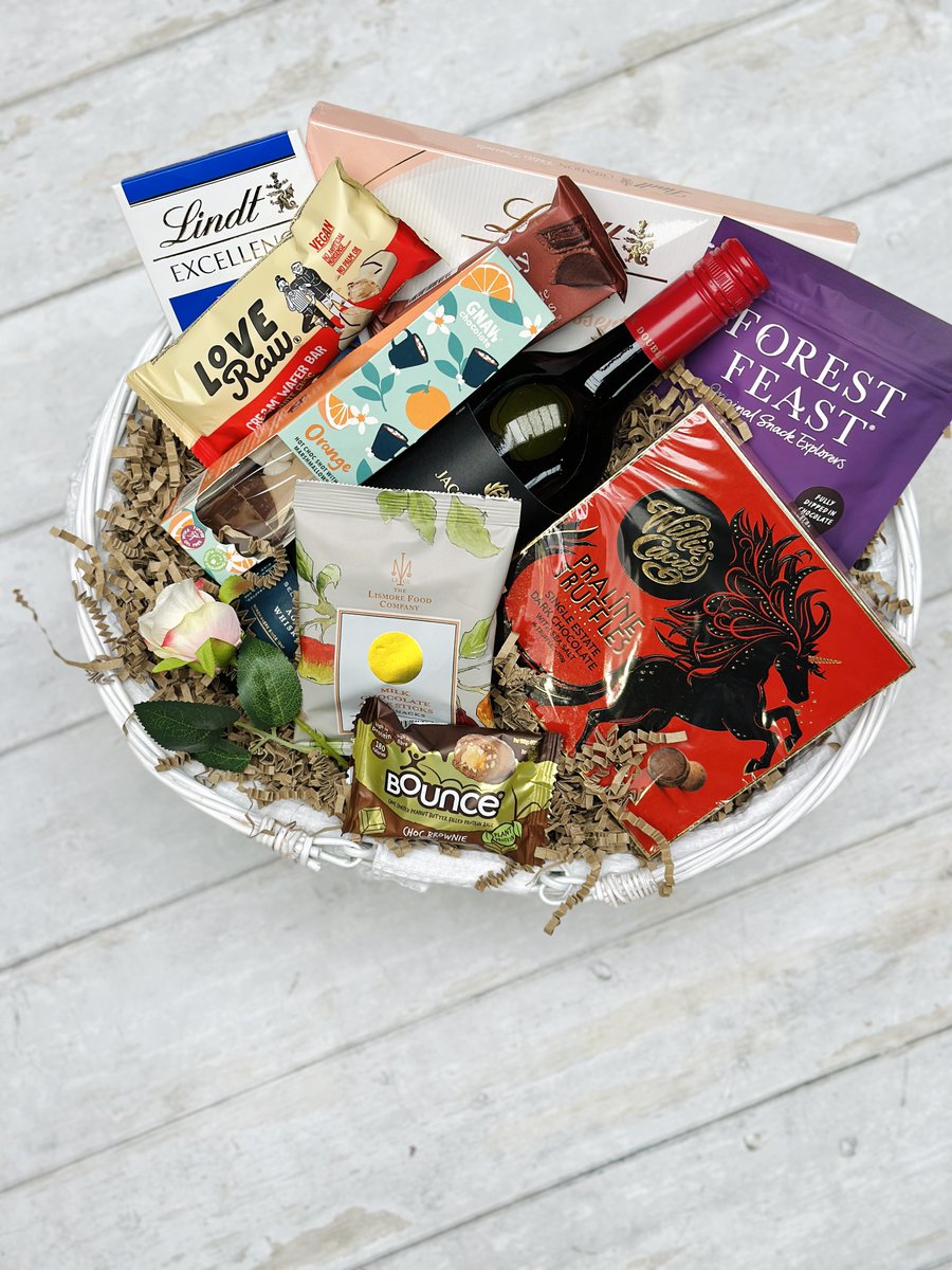 BasketsGalore's tweet photo. Today's Gift Basket Of The Day is "Divine Sparkling Celebration" 💕

https://t.co/bF8YhvcHIv

Follow &amp; RT to enter #prize draw to #win a Gift Basket. More info via our blog.

#dailydispatch #gifts #competition #giftbasketsrule #anniversarygifts https://t.co/7UBa1FyYfg