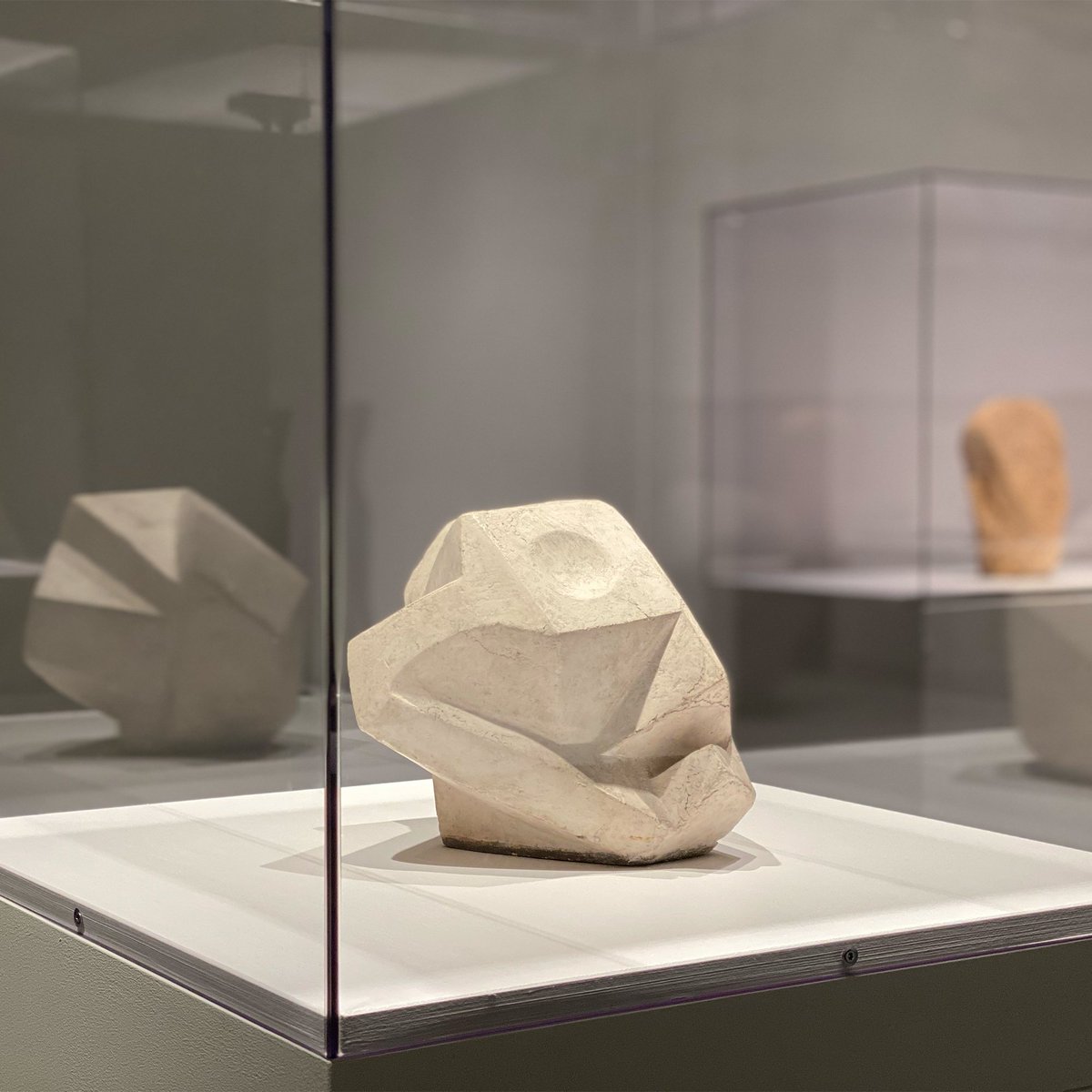 FAAGiacometti's tweet photo. 🧳 L’exposition « Alberto Giacometti. What meets the Eye » a fermé ses portes ce dimanche !

L’exposition, co-organisée avec le @smkmuseum, a permis au public danois de découvrir de nombreuses oeuvres de l’artiste suisse. https://t.co/XjfsUZKPXf