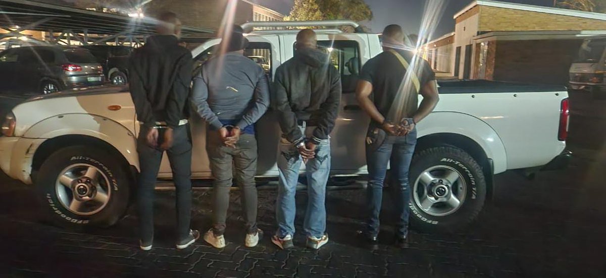 #sapsFS #SAPS Welkom #AntiGangUnit members operationalised intell on 19/05 and intercepted a vehicle  near Phakisa Raceway. Upon a search of the vehicle a firearm and ammo, a knife and eight cellphones were seized. 4 Suspects aged between 32 and 48, were arrested for possession