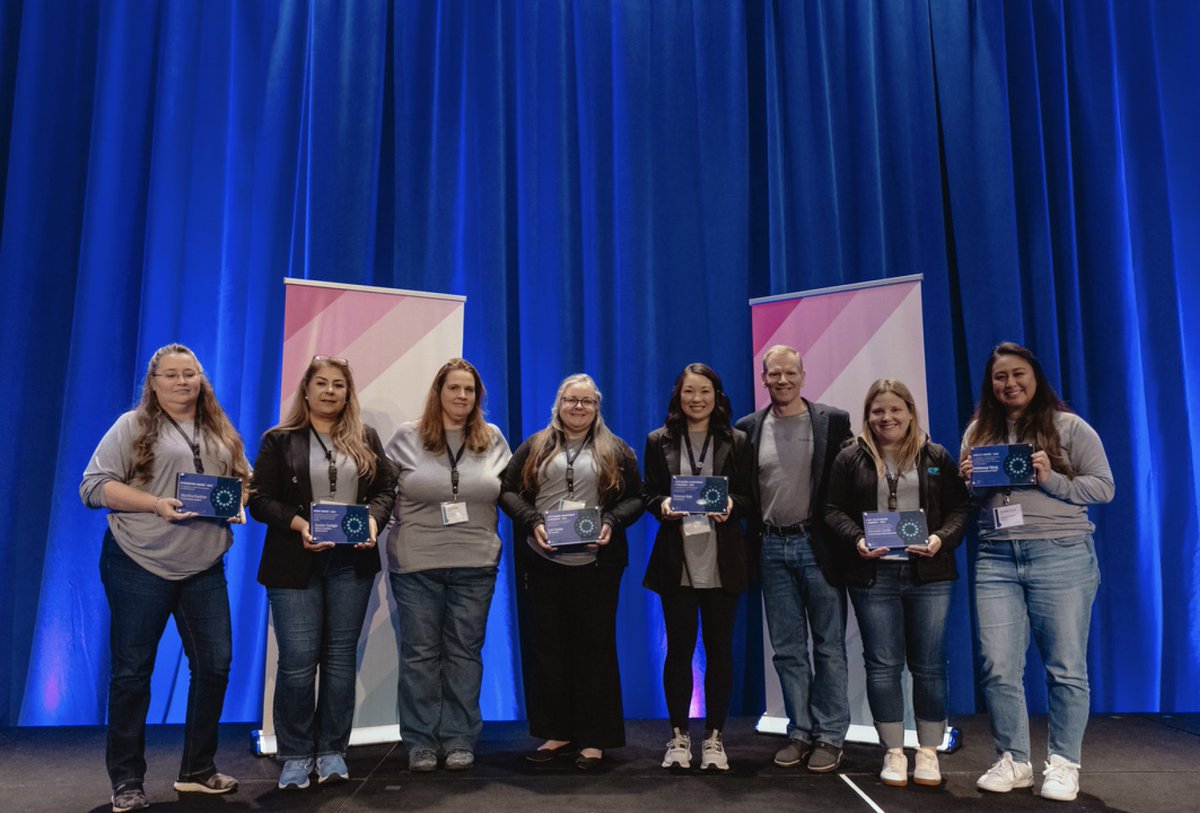 floridaretina's tweet photo. In April, our research team attended the RCA Research National Meeting in DC, themed "A MONUMENTAL FUTURE." The focus was on “Strengthen Recruitment &amp; Sustain Quality.” Congrats to Martha Haddox, Central FL Research Coordinator, for the Integration Award!
#RCA #research #meeting https://t.co/F68oBlq4YZ
