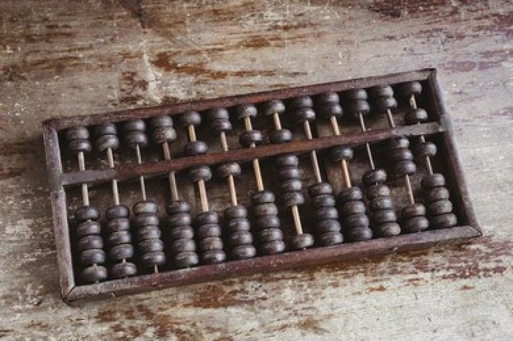 swanmomsen's tweet image. CURIOSIDADES SOBRE TECNOLOGIA: THREAD SOBRE A HISTÓRIA DA COMPUTAÇÃO 🧵💻 

Vamos começar com o &quot;Ábaco&quot;, criado por volta de 2.000 a.C. pelos sumérios. Considerado o primeiro dispositivo de cálculo da história! #HistóriaComputação #studytechbr #bolhadev