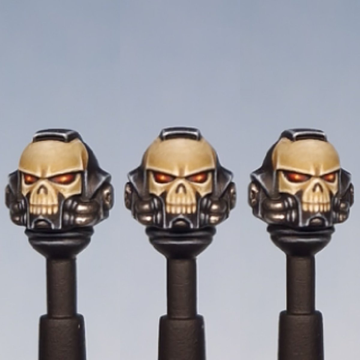 Hi all! Here's pictures of my finished Primaris Legion of the Damned Marine helmet. 😄
I was asked if the skull motif would work on a Primaris helmet as well as the MKVI helmet that I'd previously painted, so I wanted to give it a go! #Warhammer #warhammercommunity #40k