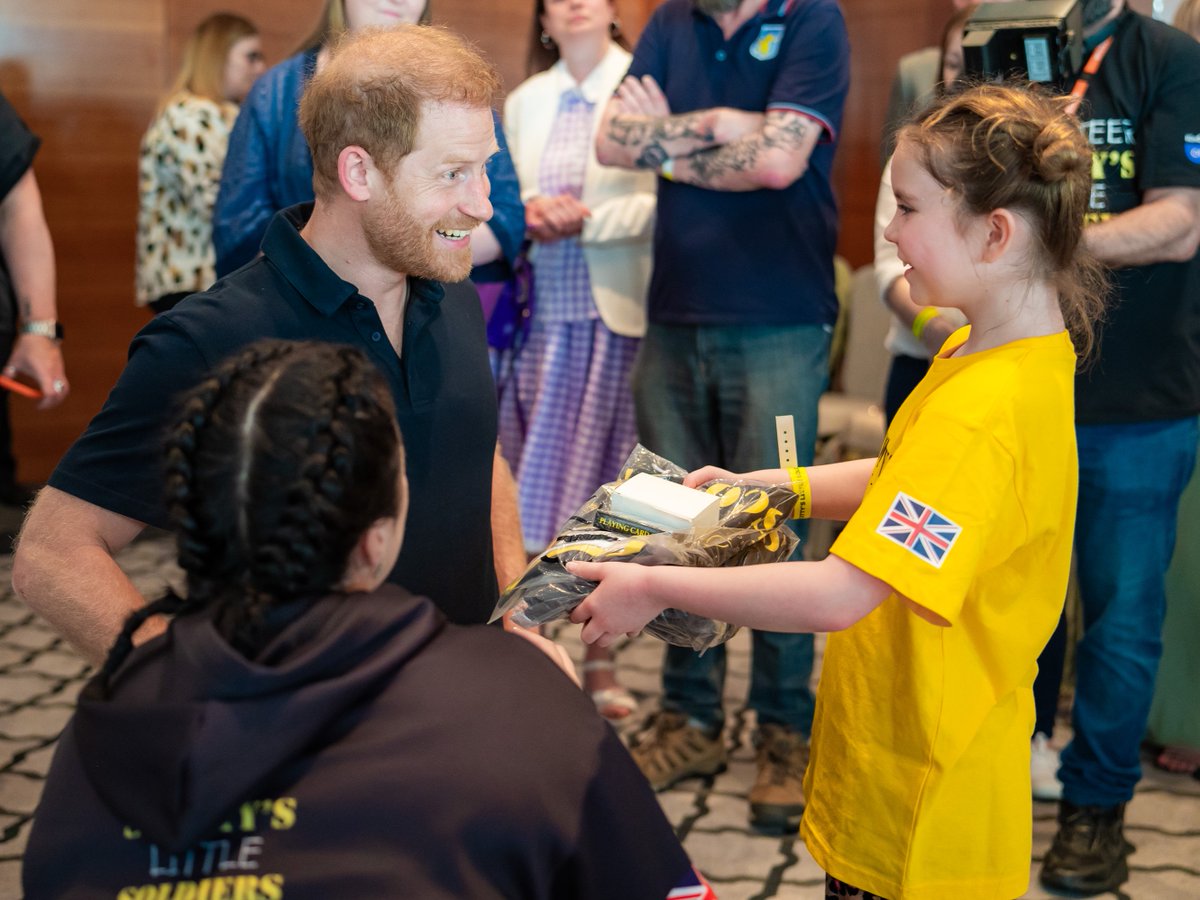 Scotty Member Isabelle had a memorable moment when she presented #PrinceHarry with some gifts at our event earlier this month! 🎁 'I gave him a little present - a tiny Prince Harry made out of Lego!' Learn more: bit.ly/4bShcA3 #MilitaryFamilies #ScottyFamilies