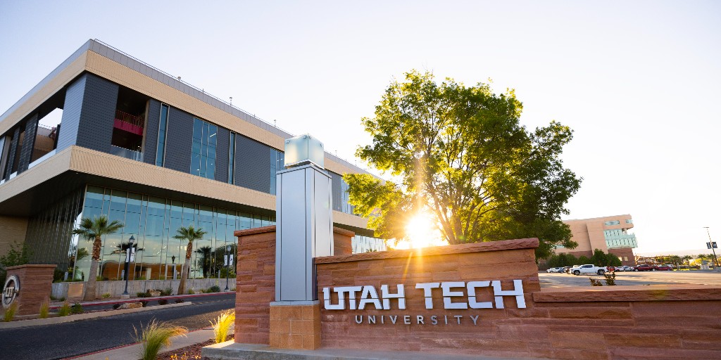 utahtechu's tweet image. Are you team mornings or evenings? Our campus is always beautiful, but look at how stunning it is when it's sun-kissed and the birds are chirping. ☀️

If you love mornings, go take a walk around our beautiful campus next time! 

#UtahTechUniversity