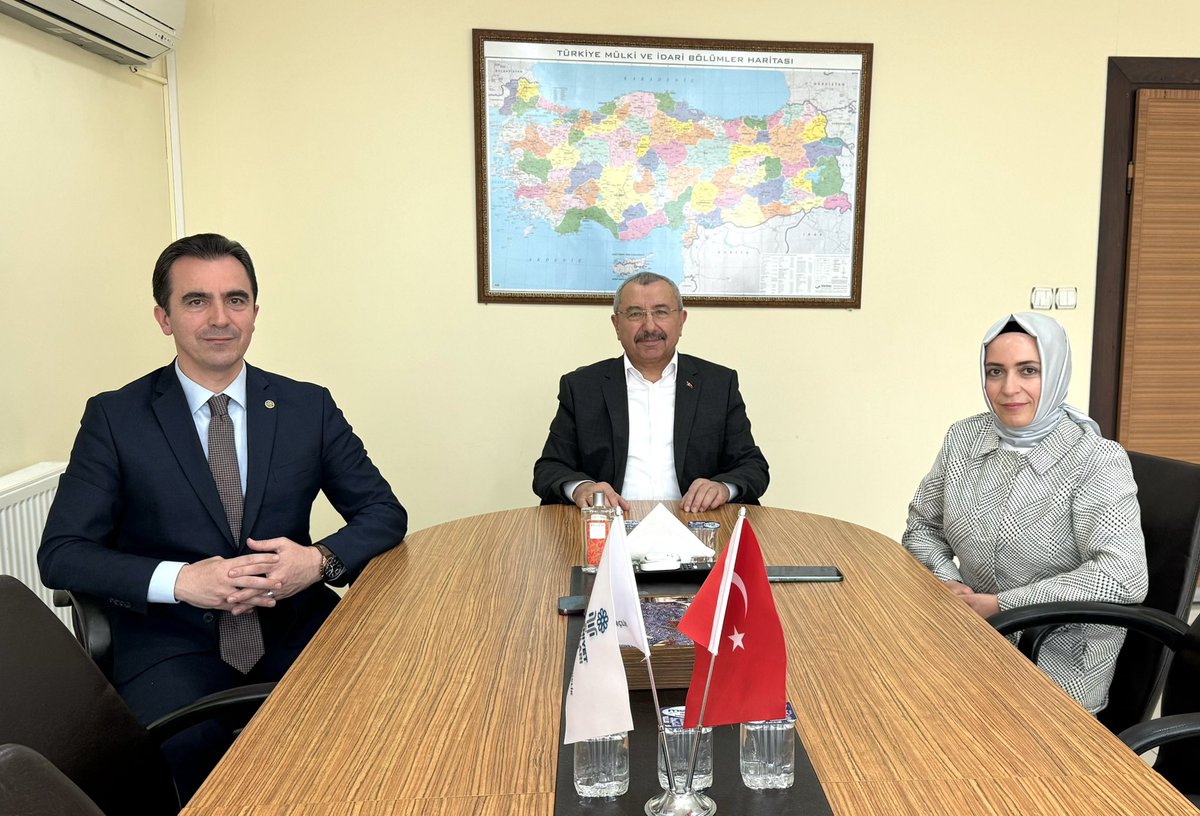 Sancaktepe Kaymakamı <a href="/ahmetkarakaya37/">Ahmet Karakaya</a> , İlçe Milli Eğitim Müd. <a href="/halebagceozbas/">Hale Bağce Özbaş</a> misafirimiz oldular. Nazik ziyaretleri için sayın Kaymakamımıza, saygıdeğer hocamıza çok çok teşekkür ederim. <a href="/TC_sancaktepe/">T.C. Sancaktepe Kaymakamlığı</a> <a href="/memsancaktepe/">Sancaktepe İlçe Millî Eğitim Müdürlüğü</a>