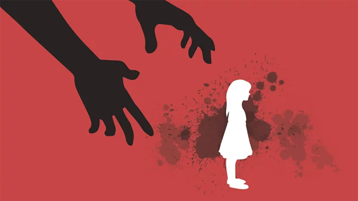 ছাত্রীকে শ্লীলতাহানির অভিযোগ, শিক্ষকের গলায় জুতার মালা