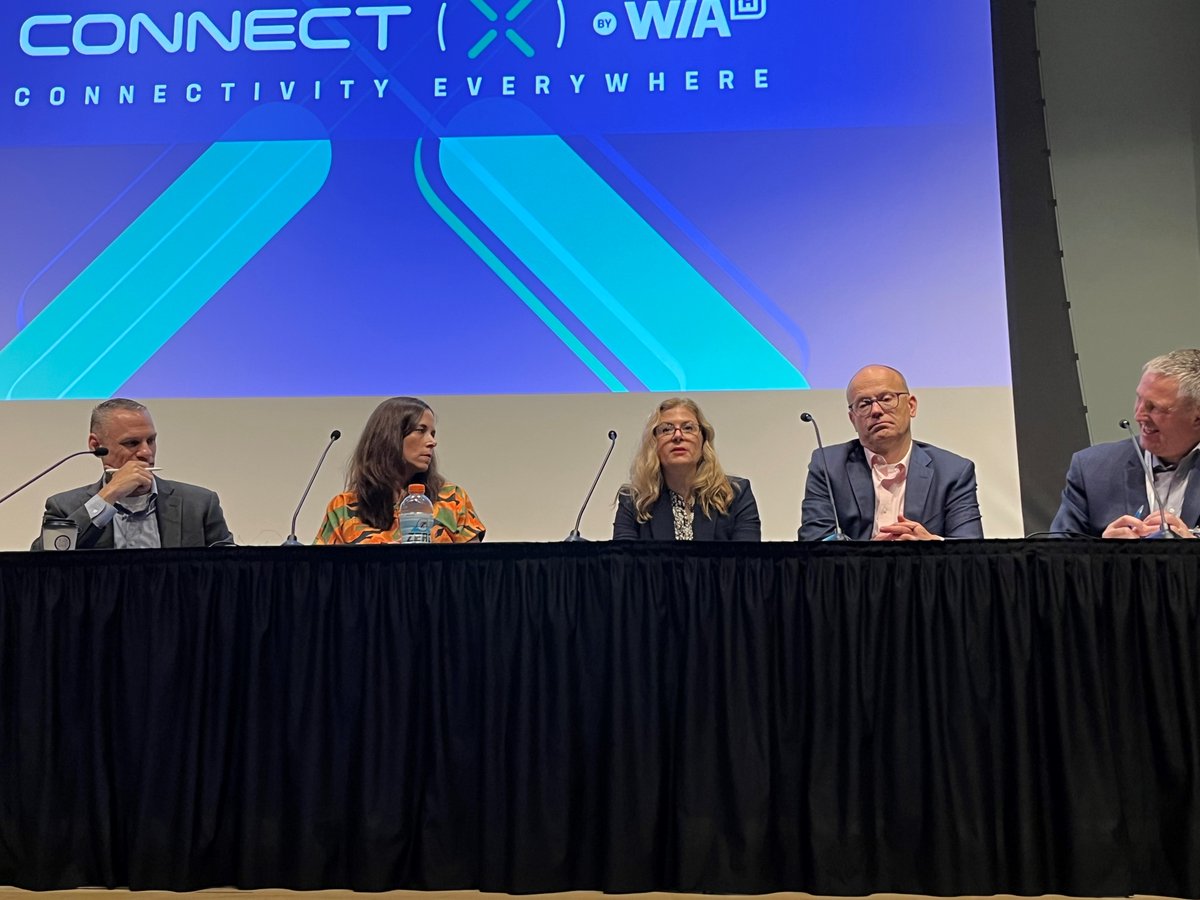 Rebecca M Thompson tweet media