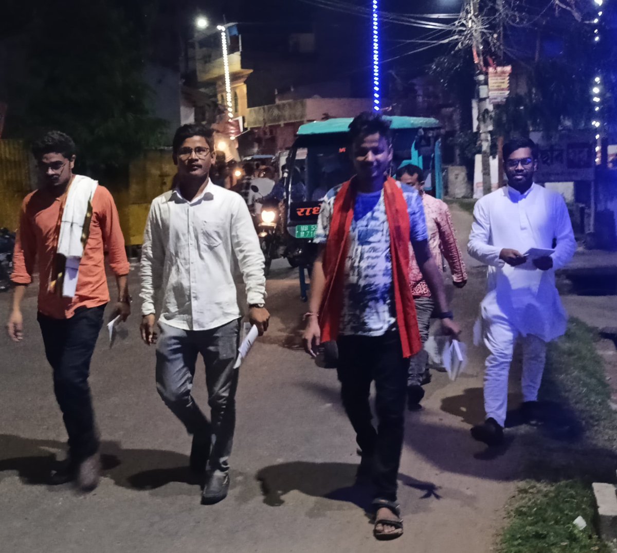UtpalBrmn's tweet photo. পুরুলিয়া শহরের বিভিন্ন স্থানে ভোটার জনজাগরণকে কেন্দ্র করে পথসভা অনুষ্ঠিত হলো।
#ABVPPurulia
#NationFirstVotingMust
#MyVoteMyVoice https://t.co/45HDLw51zD