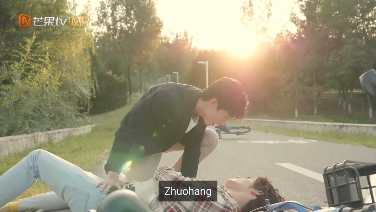 amycandy007's tweet photo. Look where the hands are hmmmm😚😚😝😝
#FarewellMyVillian #ShaoTian #ZhouZhouHang #VincentTang #AXing #HangXing #TianTang #cdrama #Bromance https://t.co/PPgj4hYq9Y