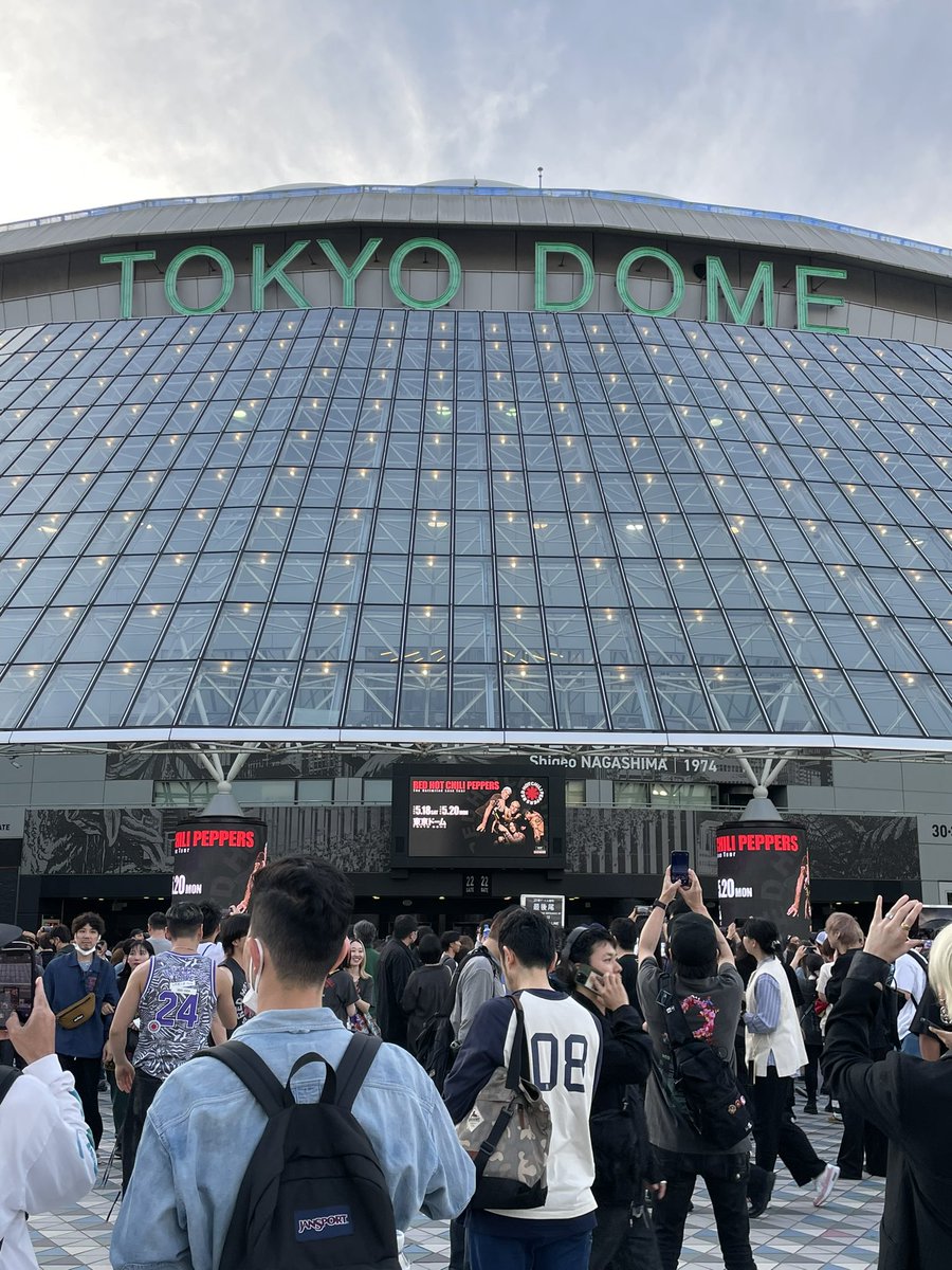 ooKuuY's tweet photo. 親友のおかげで✨人生初の東京ドームでレッチリライブ観てきた😆カッコ良過ぎました🎸‼︎‼︎Spotifyで余韻にひたります🫡
 #レッチリ
#REDHOTCHILIPEPPERS https://t.co/JPhnXGRd7g