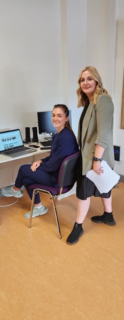 MedicineAtUL's tweet photo. Third-year University of Limerick School of Medicine students at Midland Regional Hospital, Tullamore, recently experienced virtual reality-based simulation using VR headsets and on-screen immersion facilitated by Professor Robert Eager and Dr Máiréad Greene. 
#OmsVRsim @SOMUL https://t.co/AcySgf3GAJ