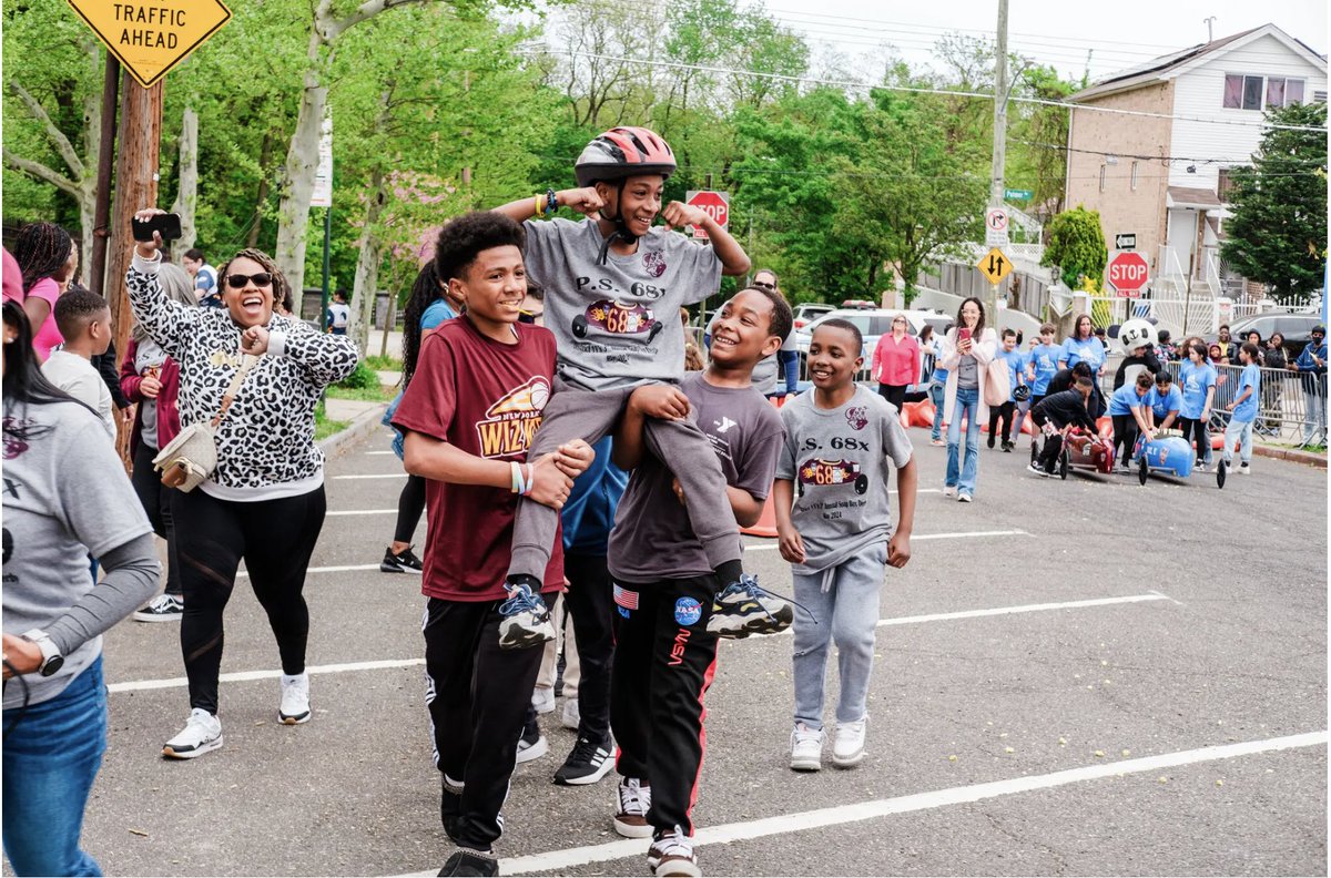 Check out this incredible @nytimes article showcasing the remarkable achievements of students at @District11BX as they built soapbox derby cars, embodying the spirit of being leaders of their own learning. There was even a #BetterWorldDay car! 🚗✨ nytimes.com/2024/05/11/nyr…