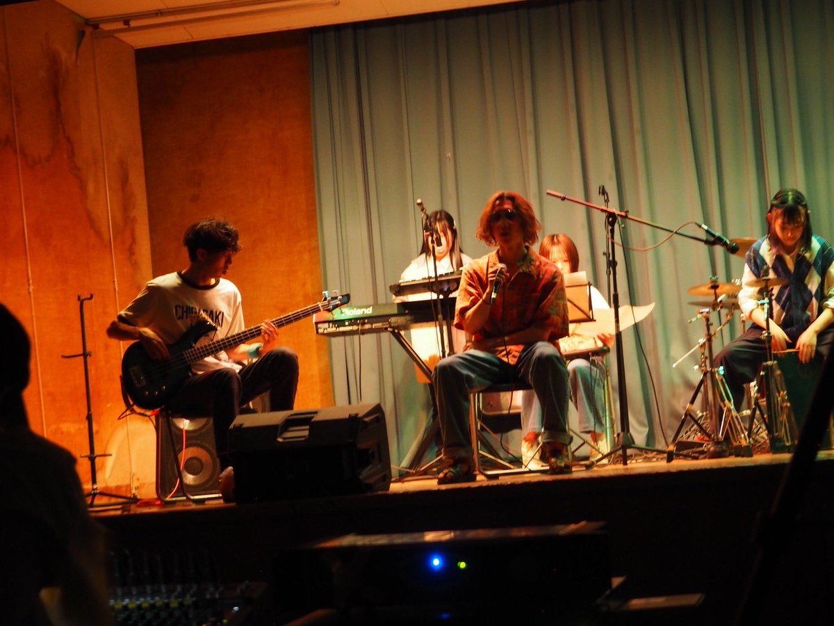 H0328R's tweet photo. そういえば…アコースティックライブ無事終わりました！！
しごできカメラ係によりはやくも動画が公開されはじめております👇
https://t.co/sAnAll7lgQ
いいねやコメント、チャンネル登録待ってます😘

#密集度すんごいな
#楽しかった
#次のイベントは交歓祭！（6/9)
#まさかのサークルとコラボ…？！ https://t.co/f1bggzXH6a
