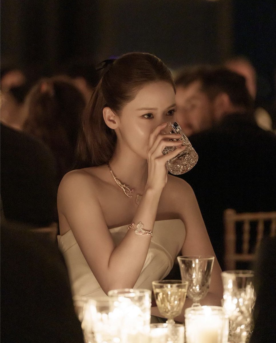 yeppeoyoona's tweet image. This post from yoona__lim deserves 2M likes please all of them are so pretty !! She looks ethereal and dazzling 🥹✨
YoonA At Cannes                                              #YoonAxQeelin #LimYoonA #임윤아  #QeelinCannesMoments #Cannes2024 
@KeringGroup