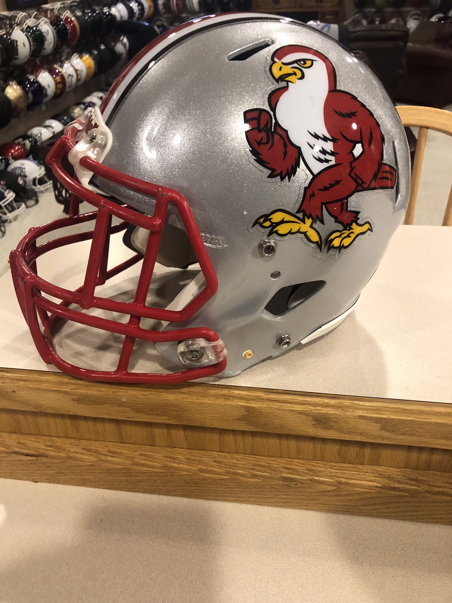Helmet of the day #127! @NAIAFBALL Monday gives us the Friends Falcons! @FalconsFU is coached by @CoachHarrisonFU and plays in the @kcacsports in Wichita Kansas! Another Great lid from my home state! @CFBHome @sportsinkansas