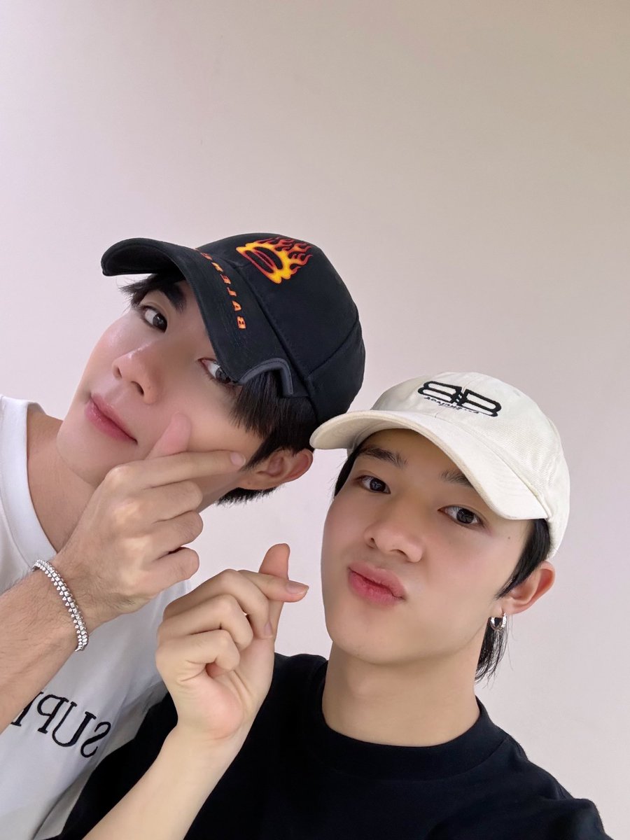 CwrNew's tweet photo. 愿这个520,大家能收到满满的爱和祝福。就让这份甜蜜一直延续下去吧! 我爱你们！❤️ https://t.co/Nmd9rL100k