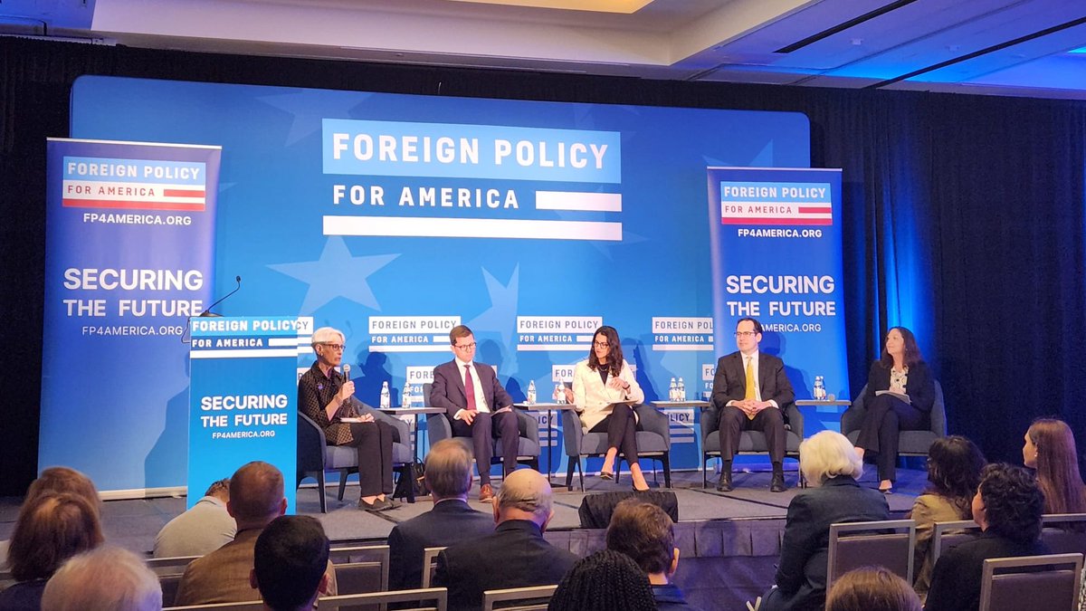 Essential conversation on the future of democracy around the world—and the gaps in collective defense to democracy—at the Leadership Summit of @FP4America w/ fmr deputy secretary of state @wendyrsherman, @ShannonNgreen1 @USAID, Ed Meier @OMBPress, @RHFontaine & Sarah Margon #FP4A