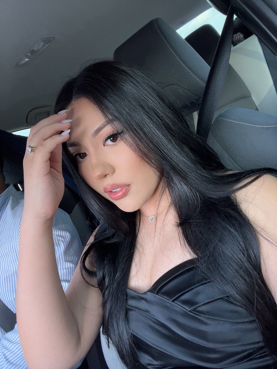 I make my husband drive so I can take selfies in the passenger seat 💁🏻‍♀️