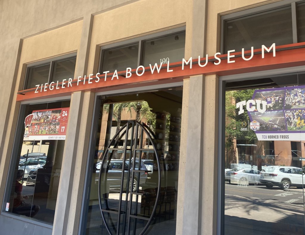 When planning your summer vacation to Arizona make sure include a trip to the Ziegler #FiestaBowl Museum. Fun and affordable (free) place to learn about some of the most exciting moments in @Fiesta_Bowl & @RateBowl history. @BowlSeason @ExpScottsdale