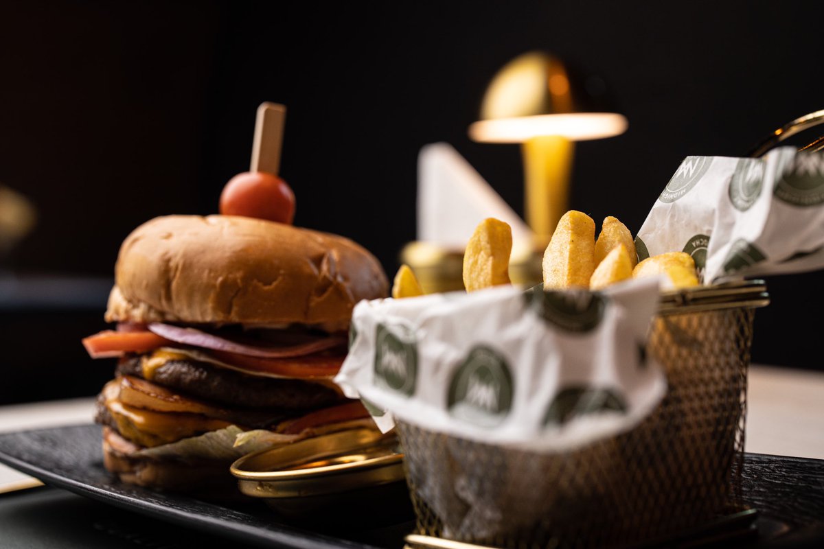 Midnightmochang's tweet image. Monday’s are for savoring the best! Join us @Midnightmochang for a taste explosion. 🥓😋🍔 

#mondaysavor #newweekeats #midnightmagic #midnightmocha #goodvibes #indulge #lagoscafe #cafe #coffee #restaurant #food #cheers #islandcafe #newweekvibes #lagoslifestyle #MondayBluesDays