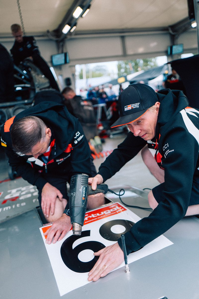 Portugal kept our mechanics busy and they kept up the great teamwork! 🙌

#ToyotaGAZOORacing #GRYaris #WRC #RallydePortugal
