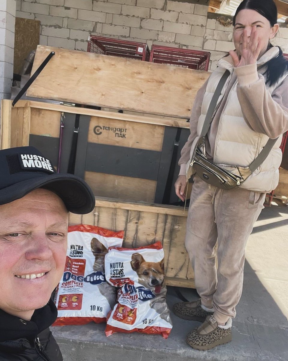 Thank you donors ❤️🙏 for helping us supplying animal feed for volunteers in Malyn, #Ukraine 🇺🇦 These #volunteers are taking care of more than 100 animals in their local community and needs all the help they can get! #animalrescue