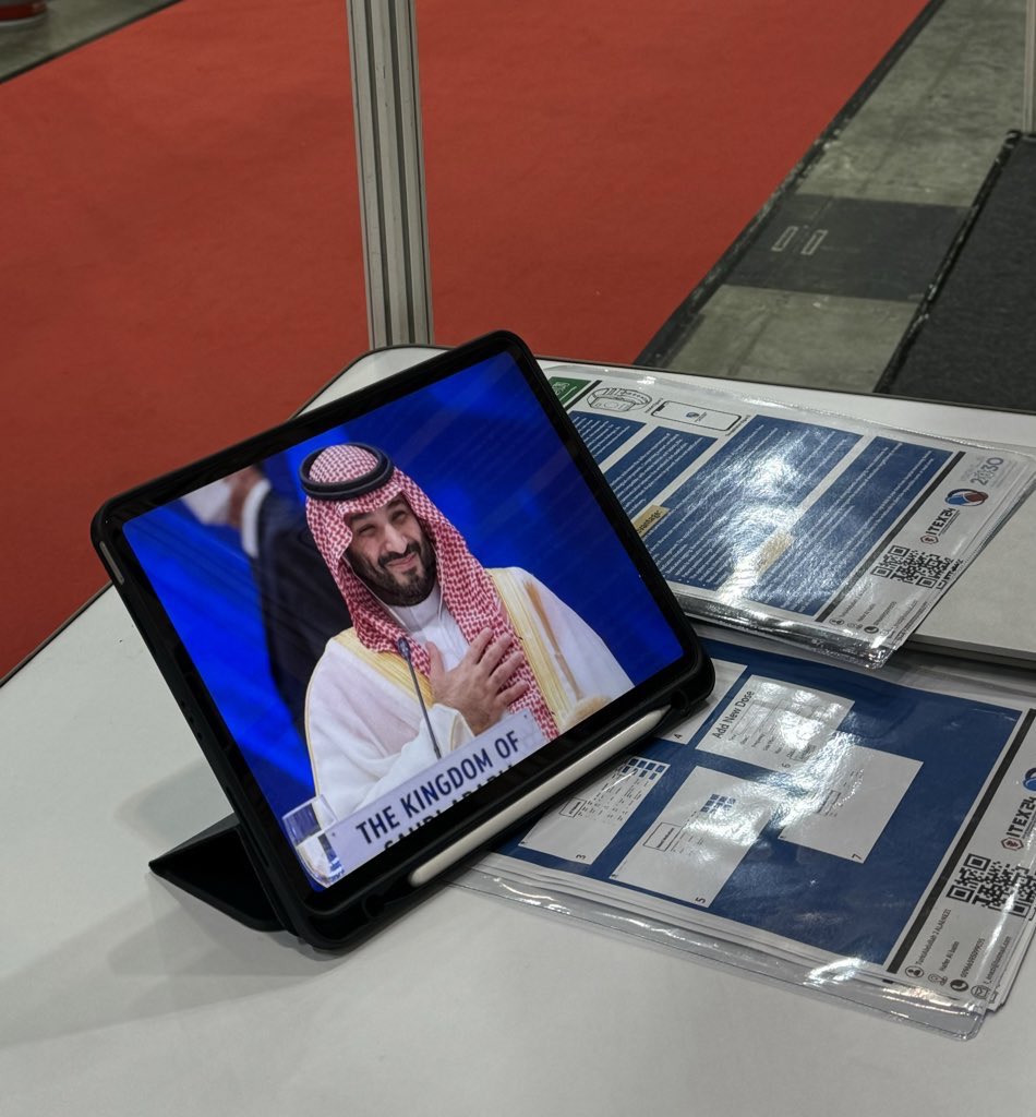 turkienezi9's tweet image. "هذي ثمره من ثمار  رؤيتك " 

كلمات والدي الذي أعتقد انها بلسان كل سعودي بعد فوزي بالمدالية الفضية بمعرض #ITEX الدولي 

سيدي الملهم والقائد والمجدد وعراب الرؤية وفخر كل مواطن سعودي وكل مسلم الذي لامسني انا وزملائي دعمه المعنوي والمادي والنفسي 

بكل فخر وإعتزاز إعلن بتسمية الإبتكار