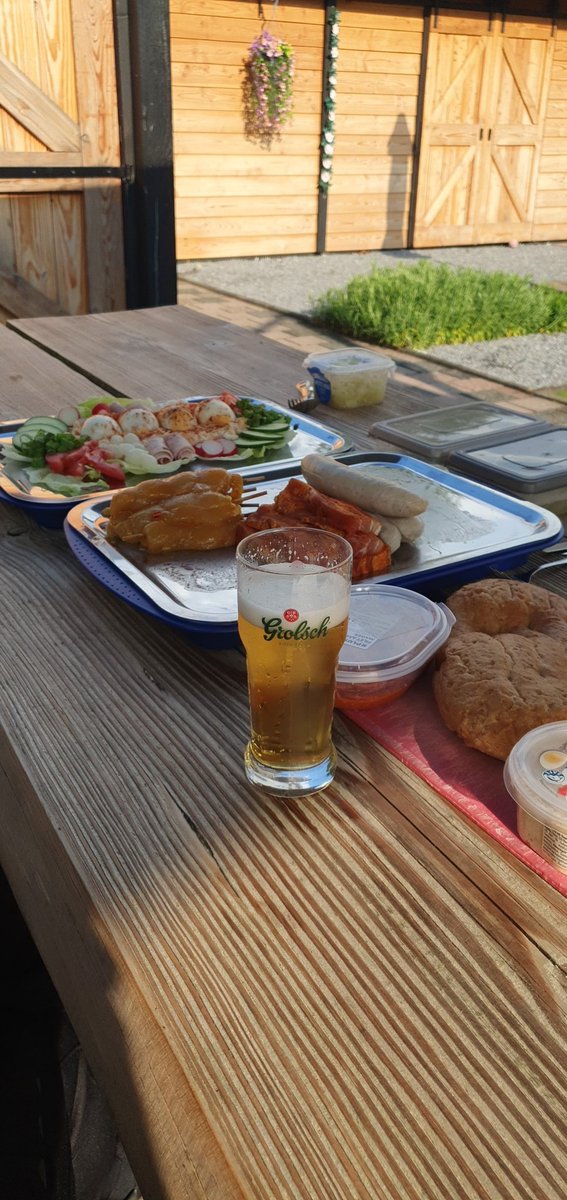 Biertje, bbq gezelligheid fijne pinksteravond!