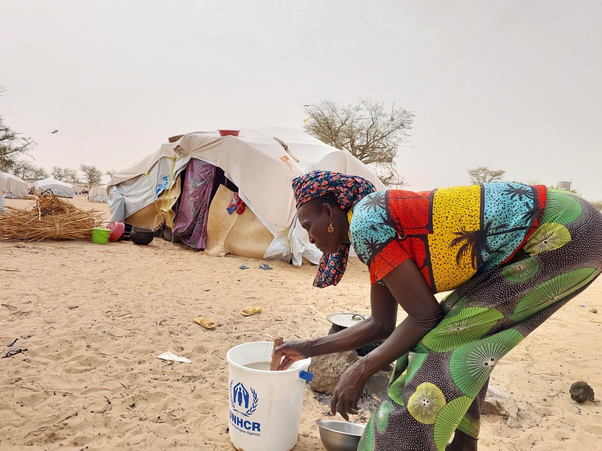 UNHCRNiger's tweet photo. Depuis janvier 2024, le Niger a accueilli 16 900 nouveaux réfugiés et demandeurs d’asile, ainsi que 3 456 nouveaux déplacés internes.

Le HCR coordonne une réponse qui a, entre autres, fourni 383 abris d’urgence et distribué des articles de ménage essentiels à 2 309 familles. https://t.co/MI4ZmkvhNK