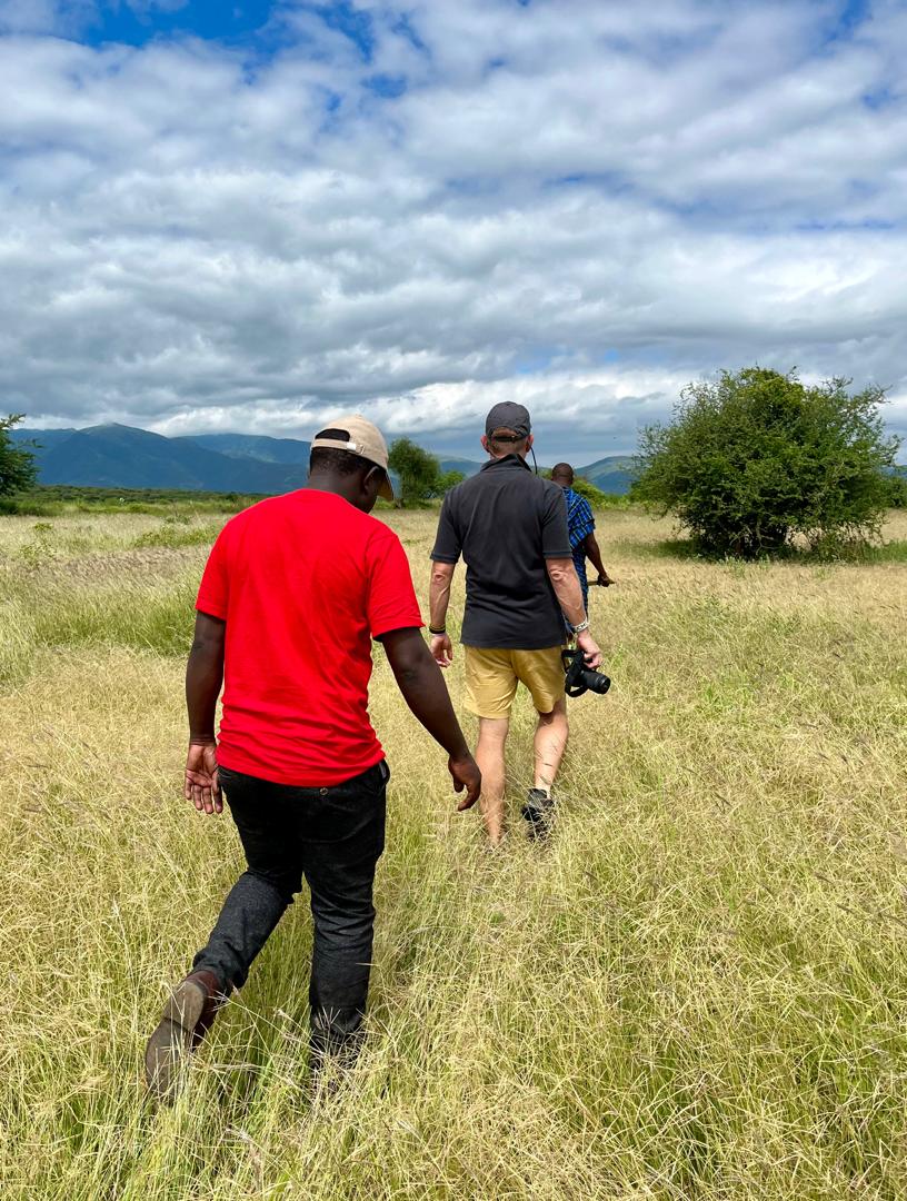LionRecovery's tweet image. Into the field with @AfricanPplWild in Tanzania🔍
From tracking lions to building protective enclosures &amp;amp; finding lost livestock, their Warriors for Wildlife program is making lion coexistence both possible &amp;amp; sustainable🦁