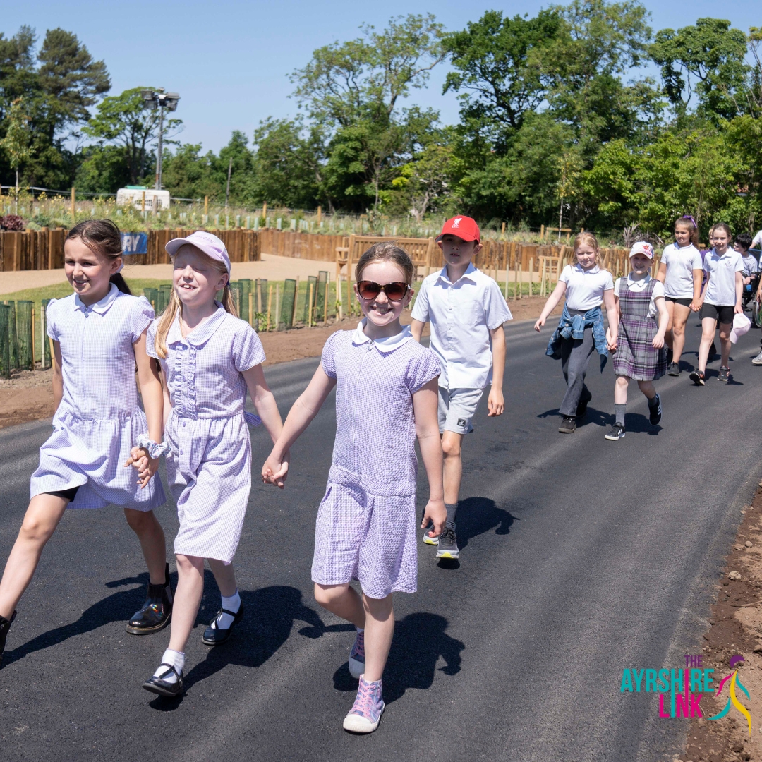 This week it’s #WalktoSchoolWeek 🚶‍♂️

We hope everyone manages to enjoy adding a bit more active travel into your day 🙌

Who is taking part this week? Let us know. 💬

<a href="/livingstreets/">Living Streets</a>