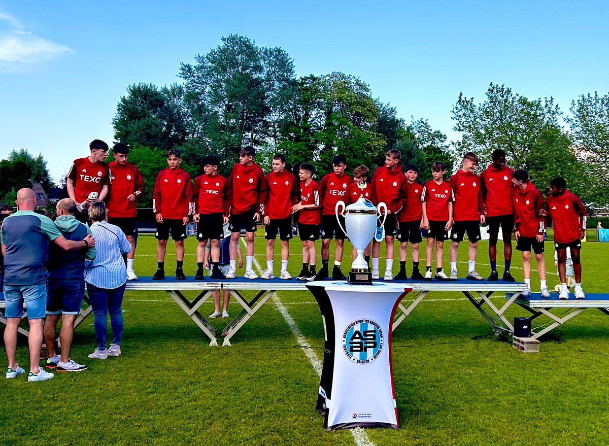 AberdeenFCYouth's tweet photo. 🏆🇫🇷 A great way for our U14’s to end the @TournoiEuropeen in Baisieux.

🔴 Ethan Thomson won ‘Goalkeeper of the Tournament’
🔴 The team won ‘Most Goals of the Tournament’

#StandFree 🔴 https://t.co/huzMVtYUWn