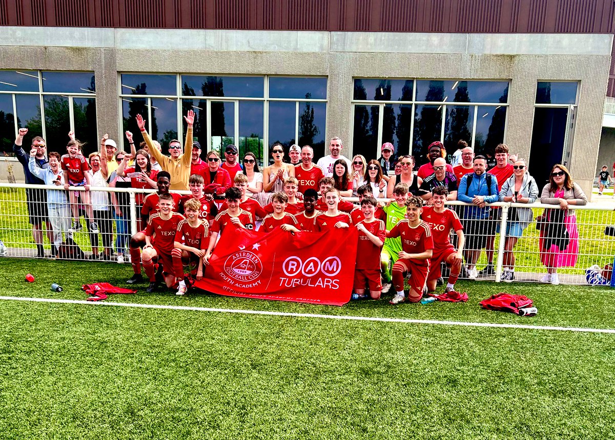 AberdeenFCYouth's tweet photo. 🏆🇫🇷 A great way for our U14’s to end the @TournoiEuropeen in Baisieux.

🔴 Ethan Thomson won ‘Goalkeeper of the Tournament’
🔴 The team won ‘Most Goals of the Tournament’

#StandFree 🔴 https://t.co/huzMVtYUWn
