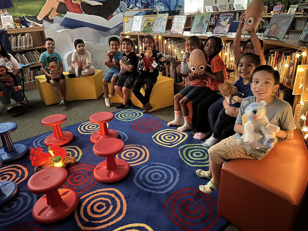 AguilarLearning's tweet image. Camping out with some good books! Thank you @WernliLibrary for setting up Canp Read S’More!!!