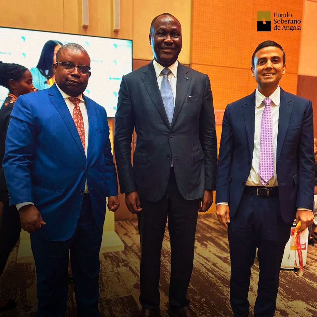 fsdea_angola's tweet photo. Meeting at Africa CEO Forum 2024

The Chairman of the Angola Sovereign Wealth Fund (FSDEA), Armando Manuel, had an engaging meeting with Samaila Zubairu from the Africa Finance Corporation at the Africa CEO Forum, in Kigali, Rwanda.

#AfricaCEOForum #FSDEA #EconomicDevelopment https://t.co/mHElqv2dgO