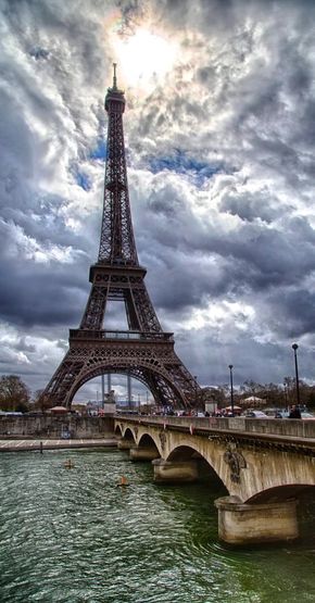 Bonsoir ☔️
Ciao Tour-Eiffel  😘 
#parisjetaime  .