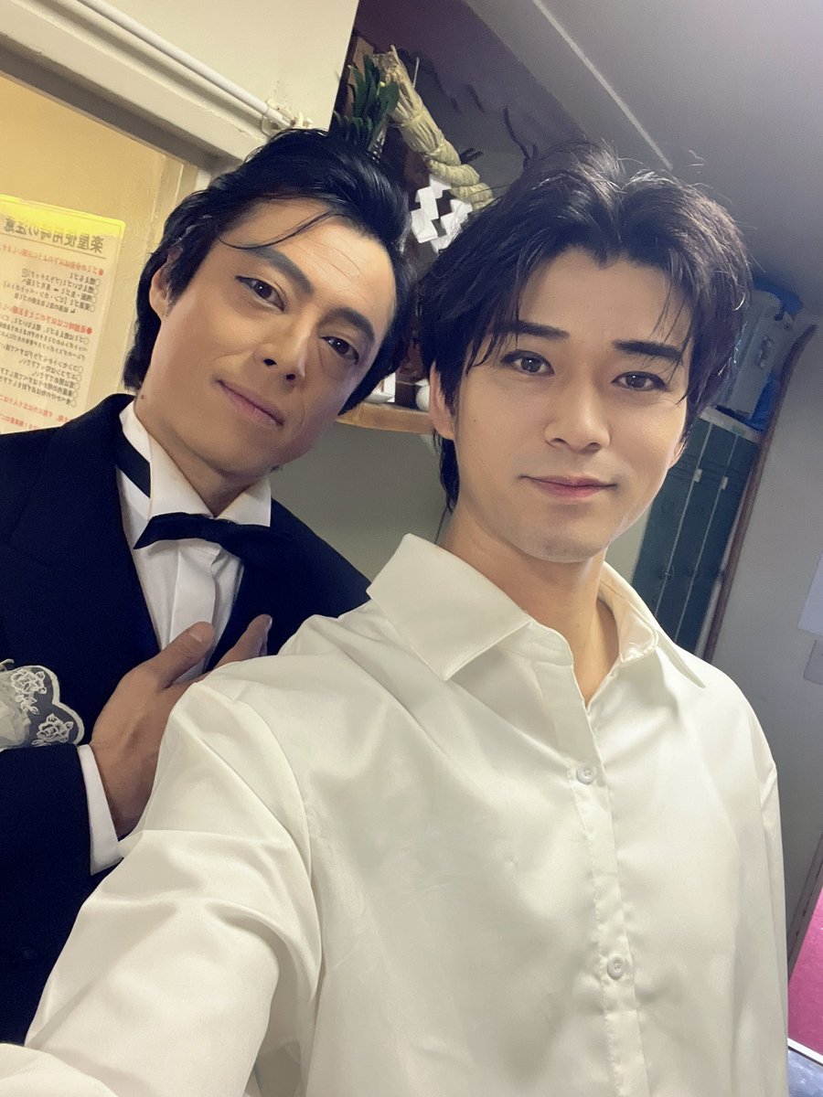 若林北斗の全体写真は明日投稿するので、今しばらくお待ちください✨
明日、楽しみに💙

今日は高村忠義との📸✨
猪爪さんは作中でも裏でも稽古中でもいつだって僕を支え続けてくれました。
小さい頃からおもちゃとか一緒に遊んでくれてたんだろうなって思わせてくれる高村さんで、大好きでした🤵‍♂️